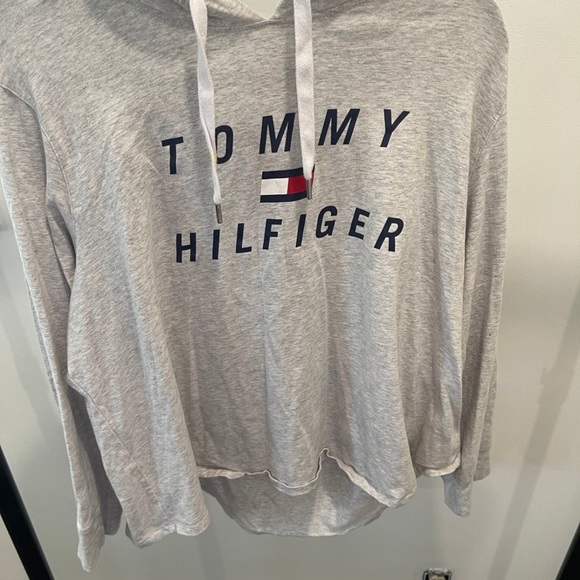 4 shirts all 2x, good condition , the grey hoodie the string has a stain on it. - Picture 7 of 9